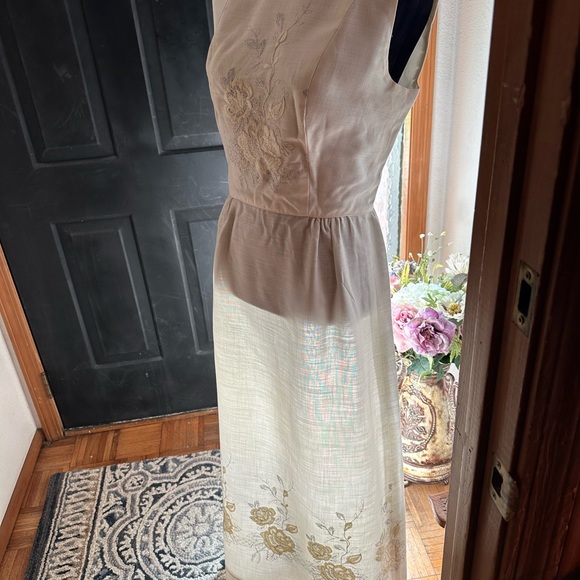 Hand made Dresses & Skirts - Elegant Cream Floral Dress